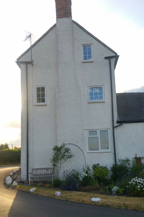 Side view of the former Queens Head today